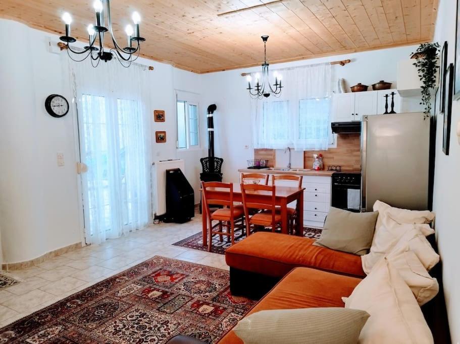 Cozy Cottage For 4 Lavdhas Ngoại thất bức ảnh