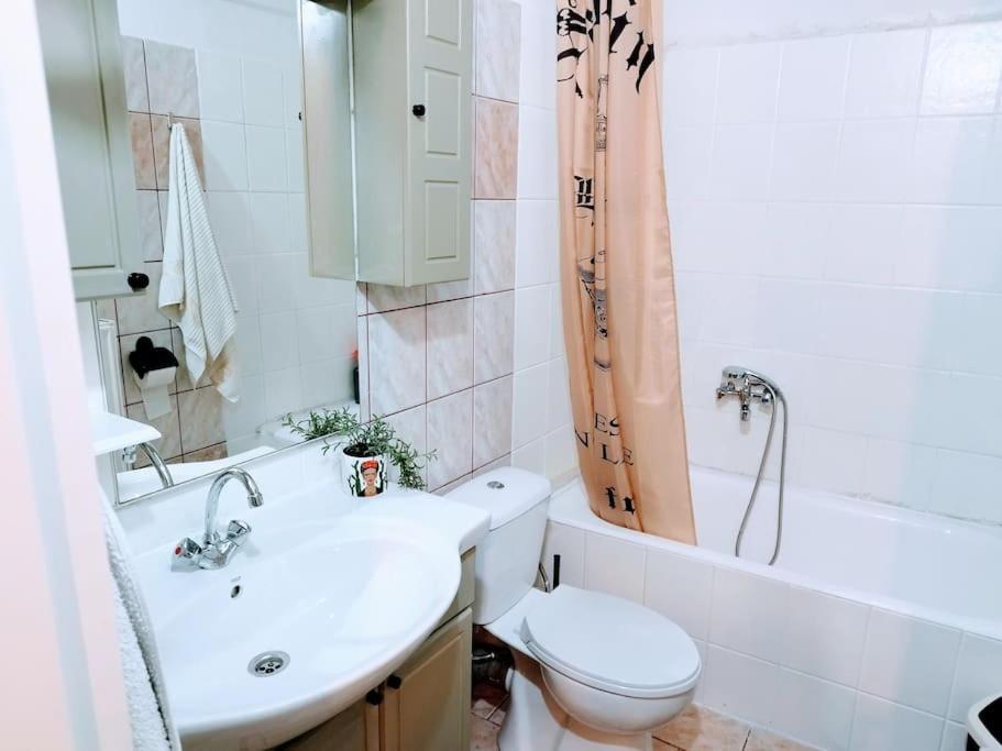 Cozy Cottage For 4 Lavdhas Ngoại thất bức ảnh