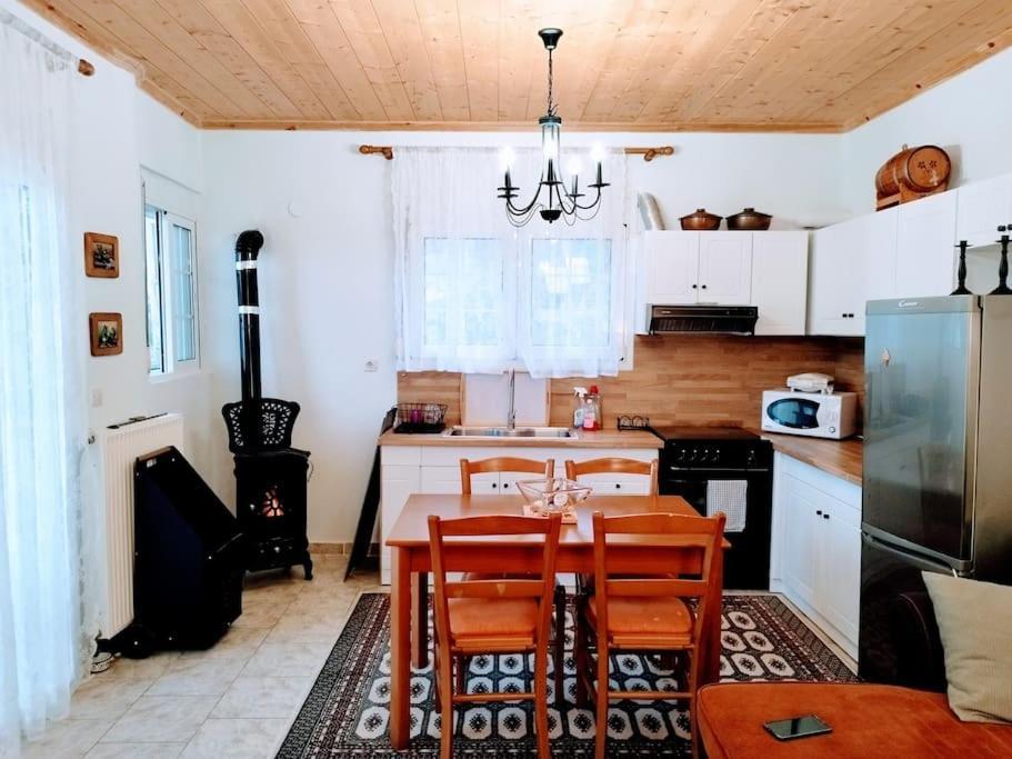 Cozy Cottage For 4 Lavdhas Ngoại thất bức ảnh